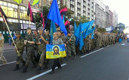 1435945300_marsh-pravogo-sektora-sobral-okolo-tysyachi-chelovek-v-kieve-foto